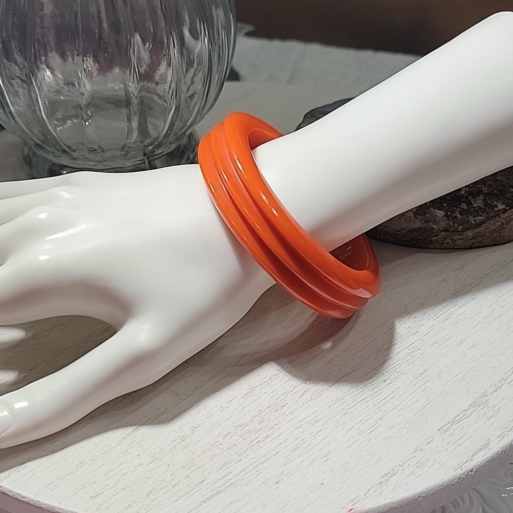Bakelite Atomic Orange Ribbed Vintage Bangle Bracelet